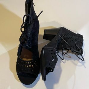 Just Fab Alenka size 11, GUC, lace up, peep toe, cutout shooties vegan suede